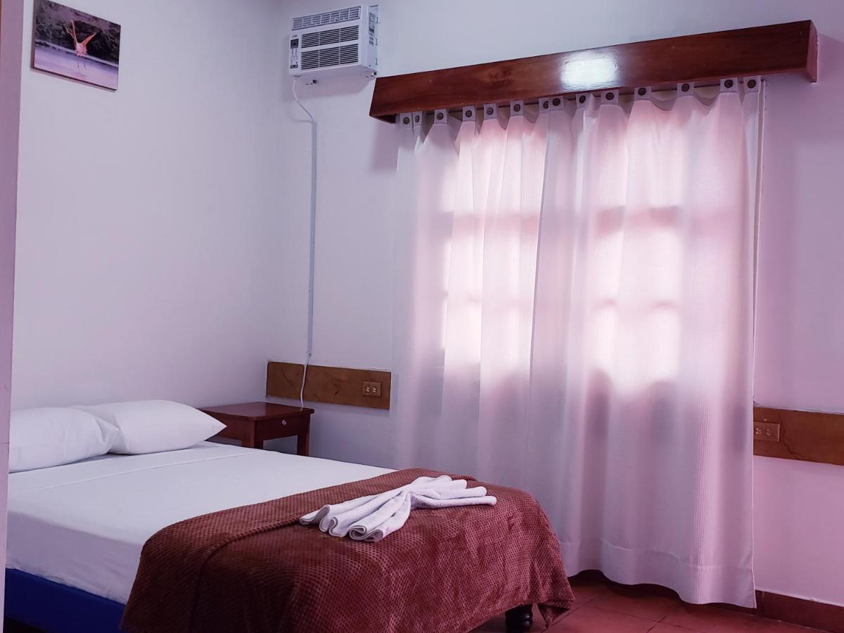 Hotel Crossman Puerto Ayora  Esterno foto