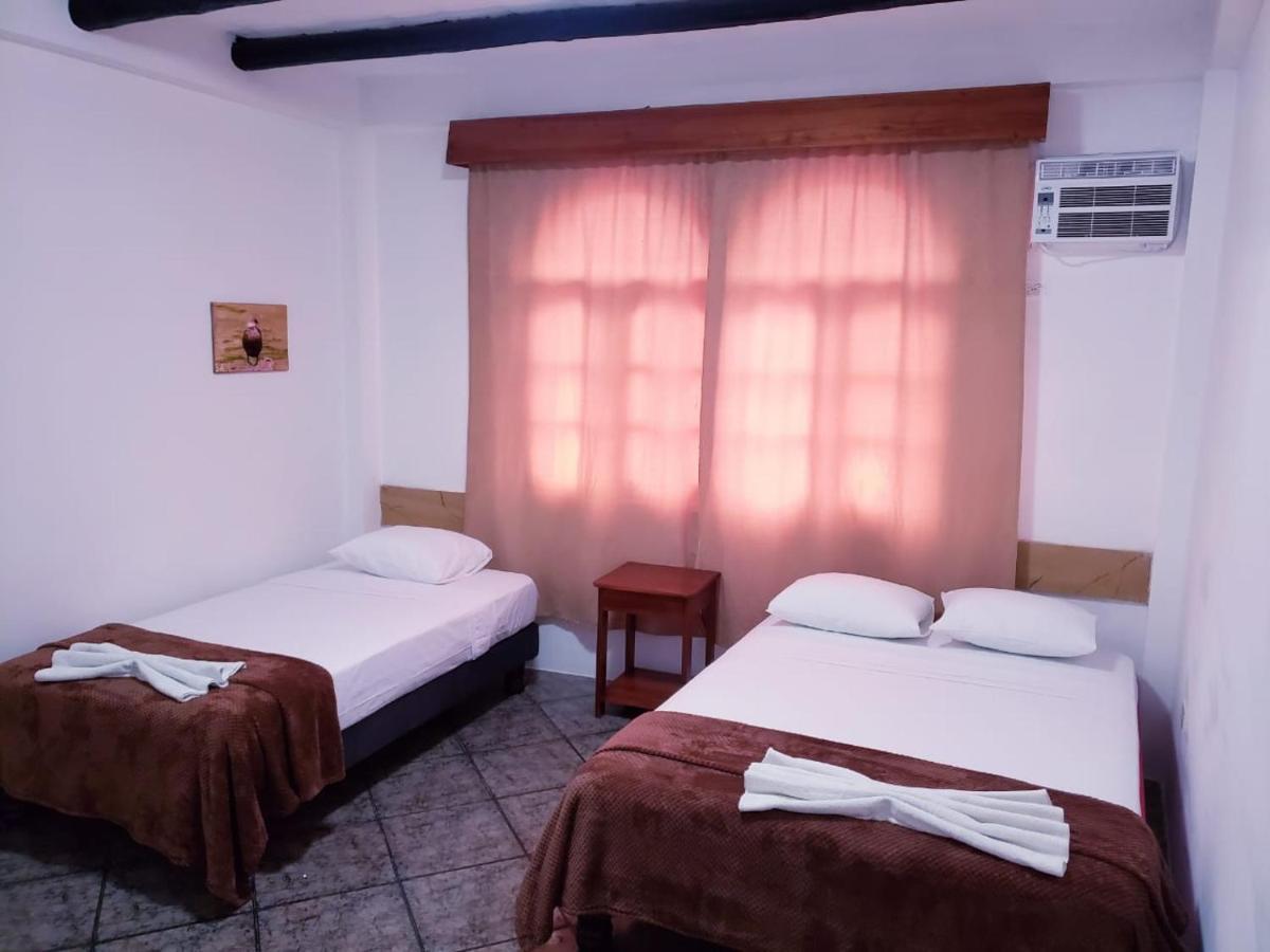 Hotel Crossman Puerto Ayora  Esterno foto