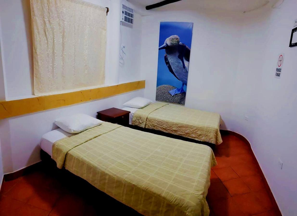 Hotel Crossman Puerto Ayora  Esterno foto