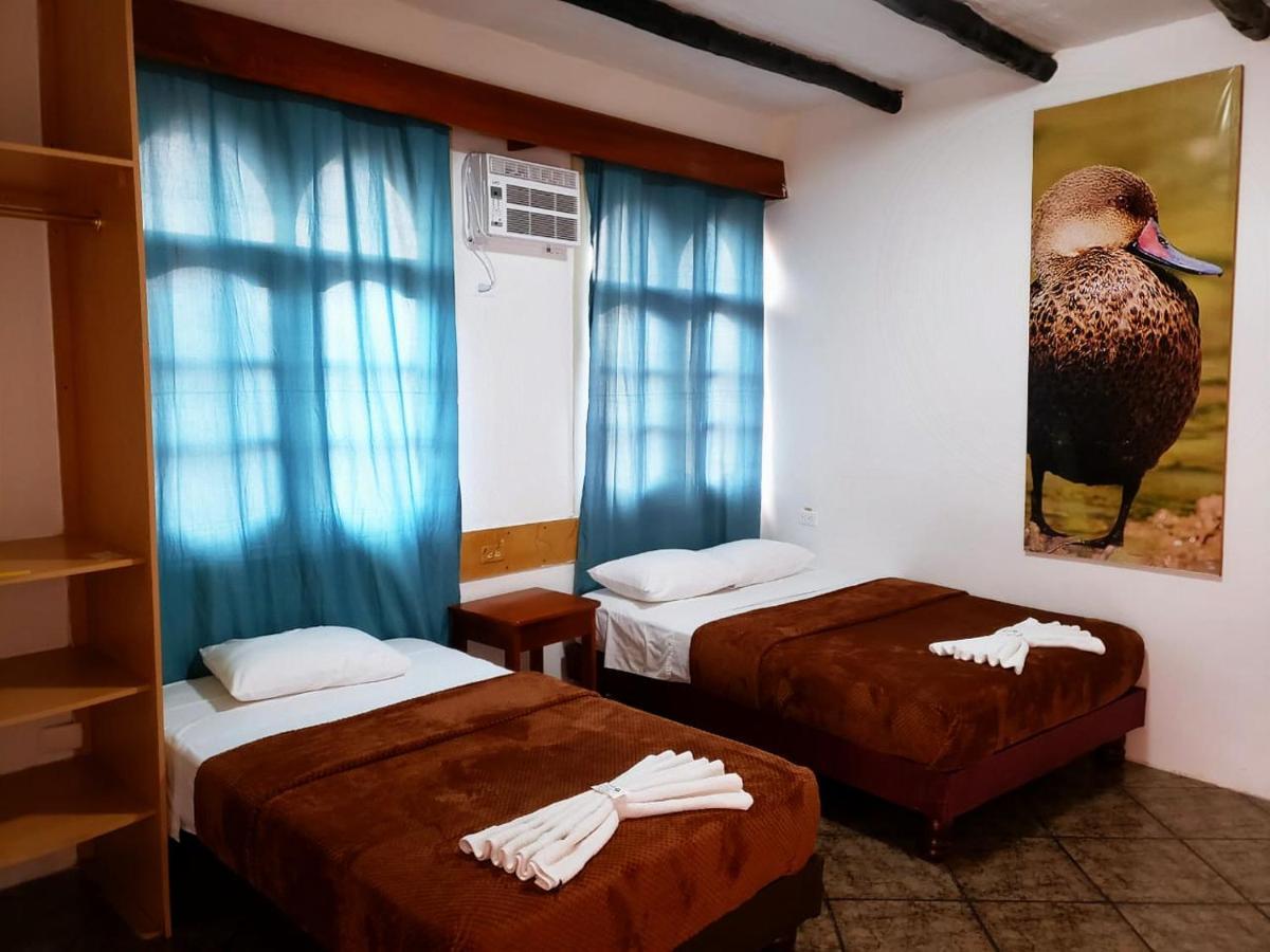 Hotel Crossman Puerto Ayora  Esterno foto