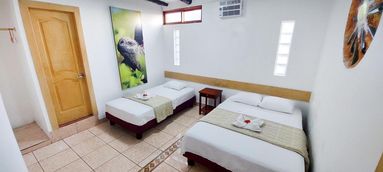 Hotel Crossman Puerto Ayora  Esterno foto