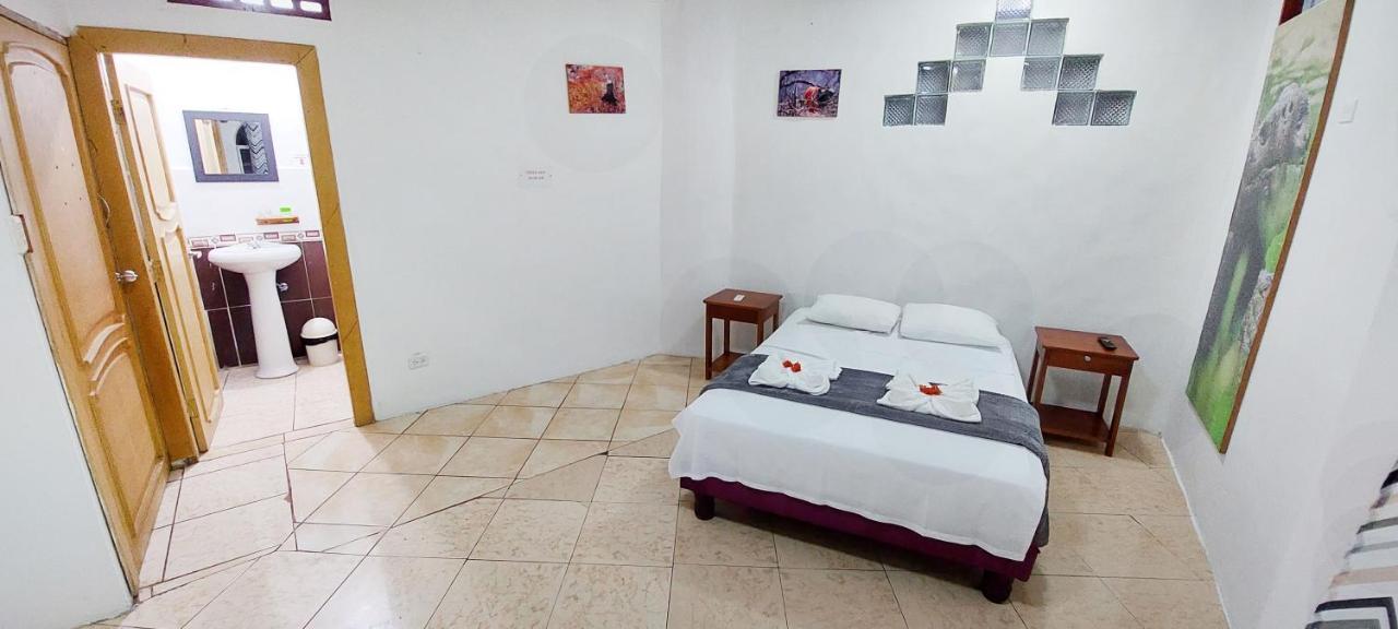 Hotel Crossman Puerto Ayora  Esterno foto