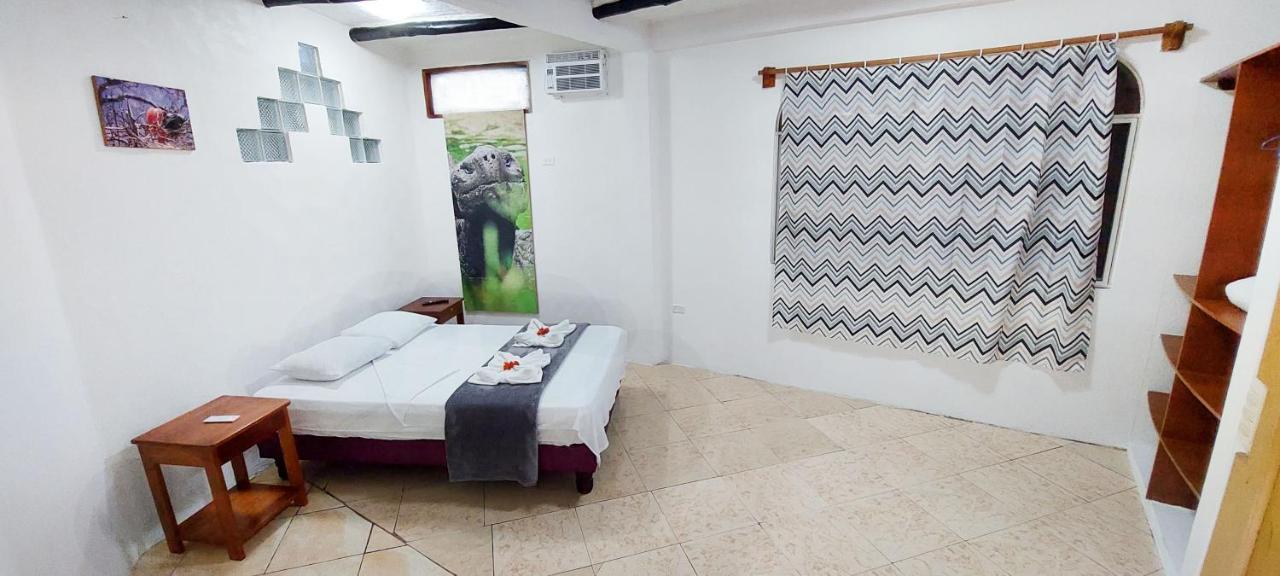 Hotel Crossman Puerto Ayora  Esterno foto