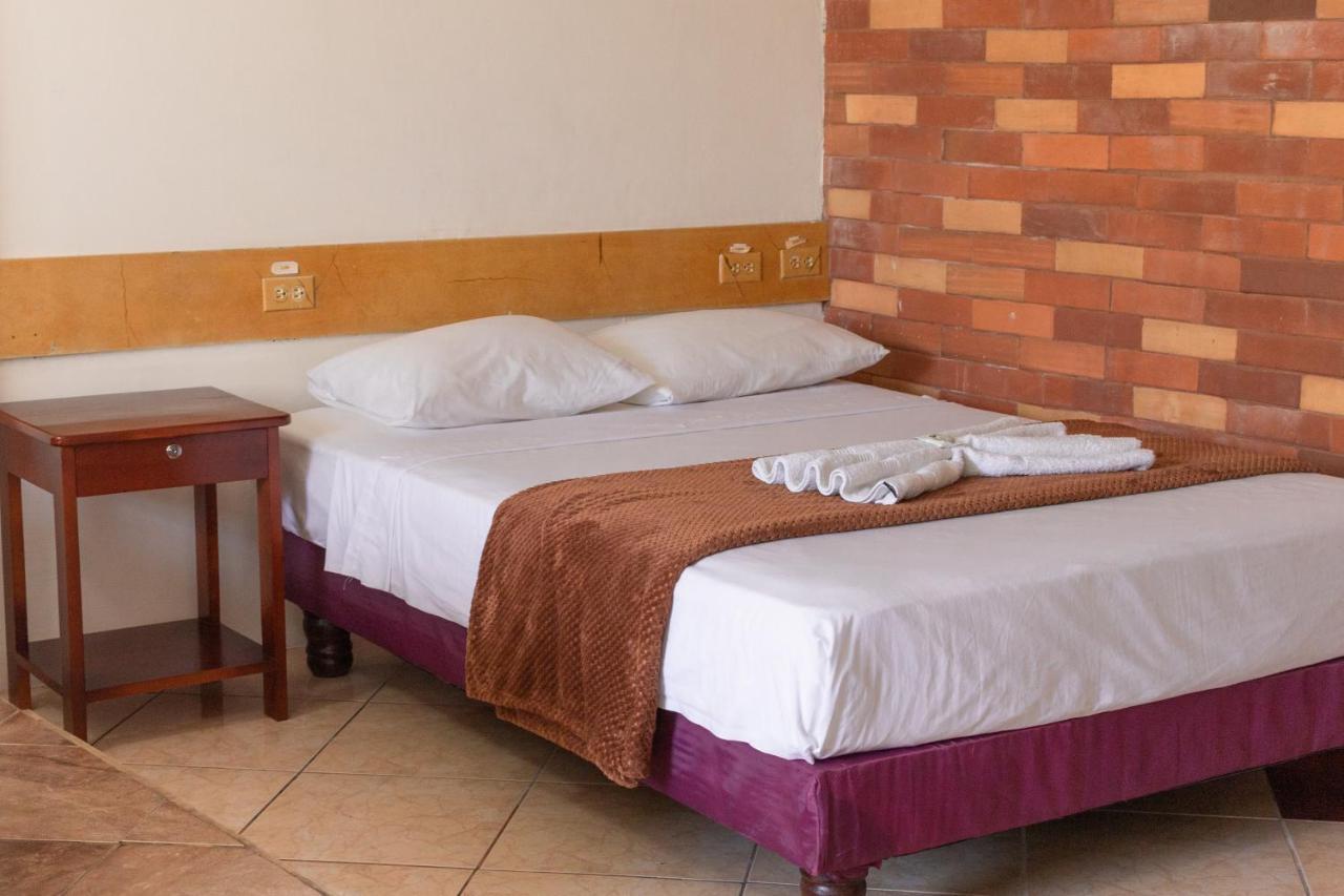 Hotel Crossman Puerto Ayora  Esterno foto