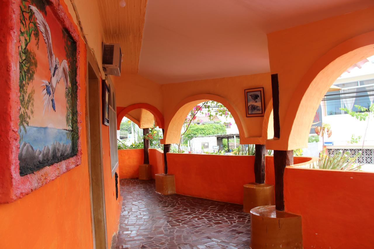 Hotel Crossman Puerto Ayora  Esterno foto