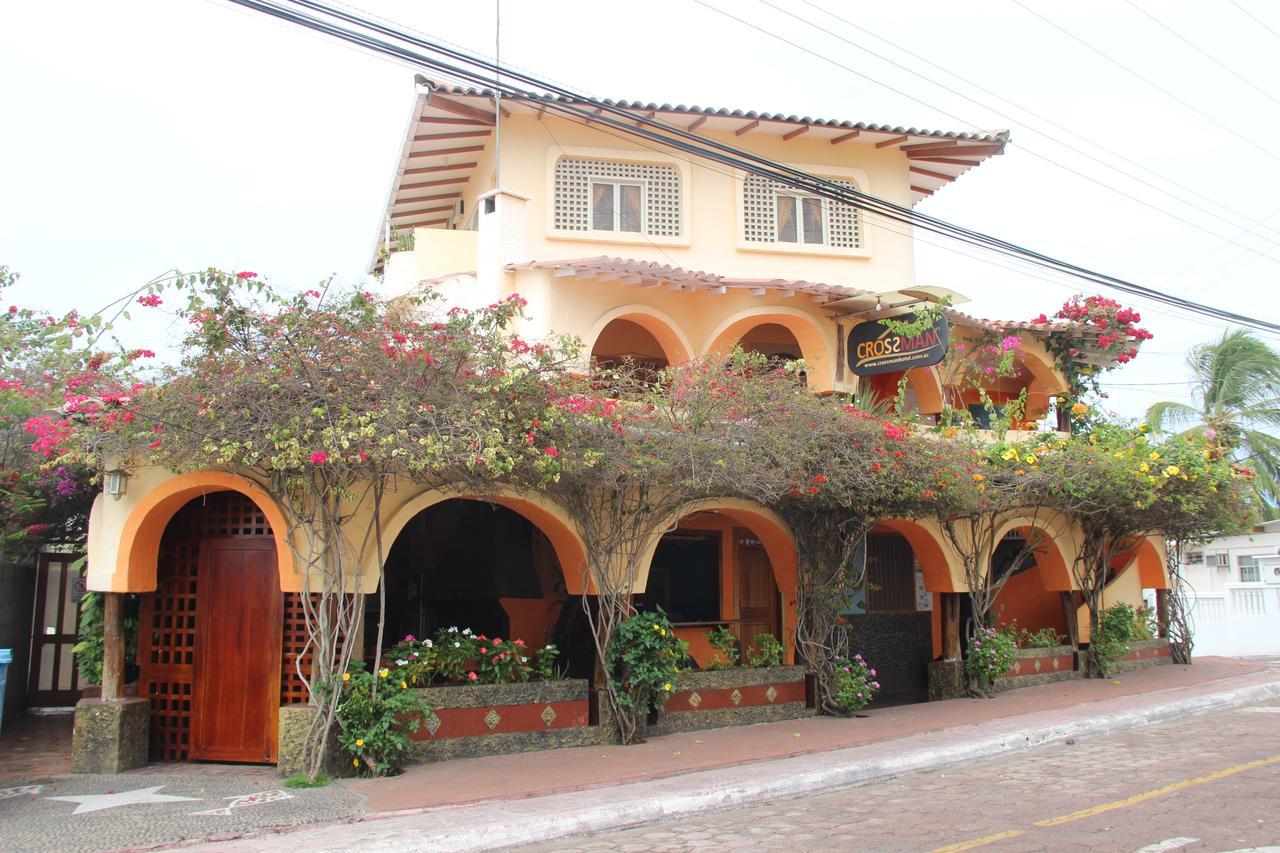 Hotel Crossman Puerto Ayora  Esterno foto