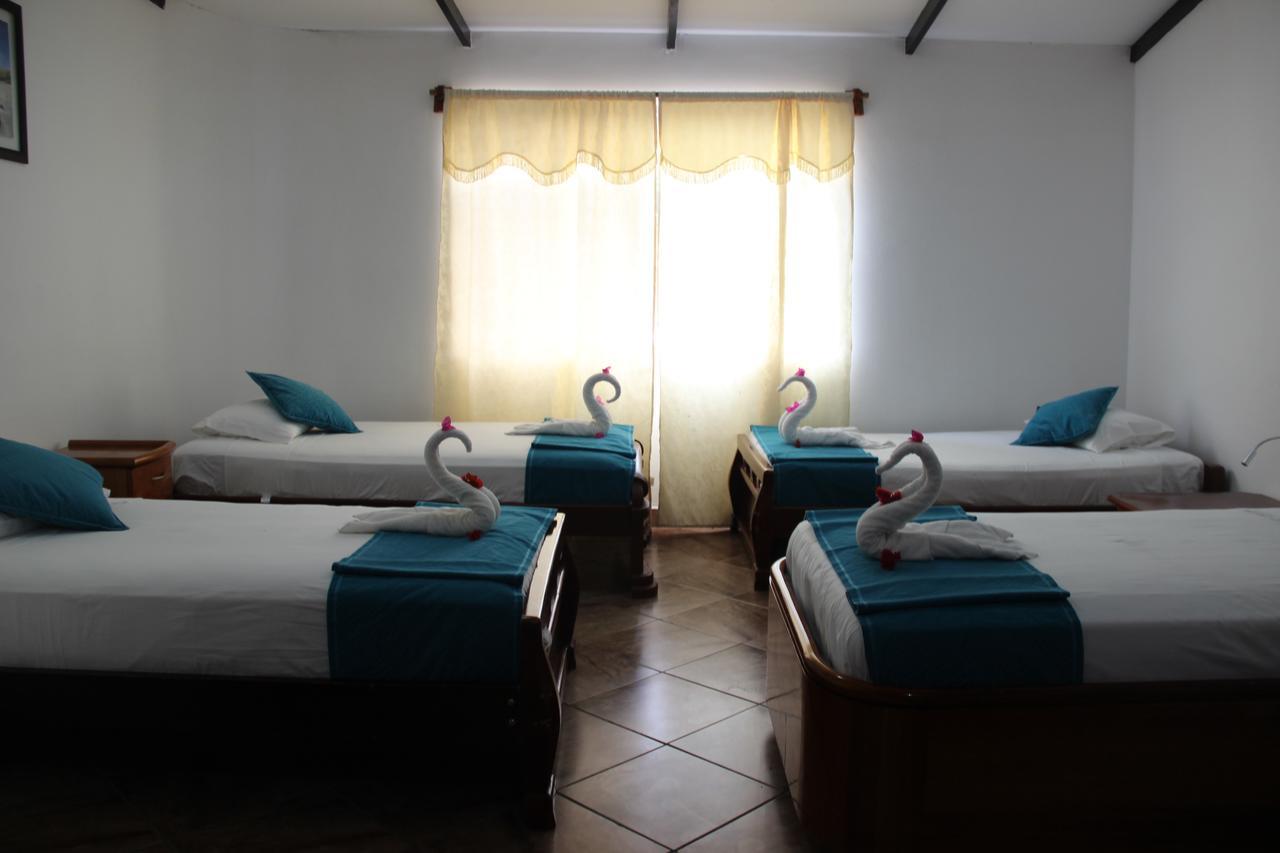 Hotel Crossman Puerto Ayora  Esterno foto