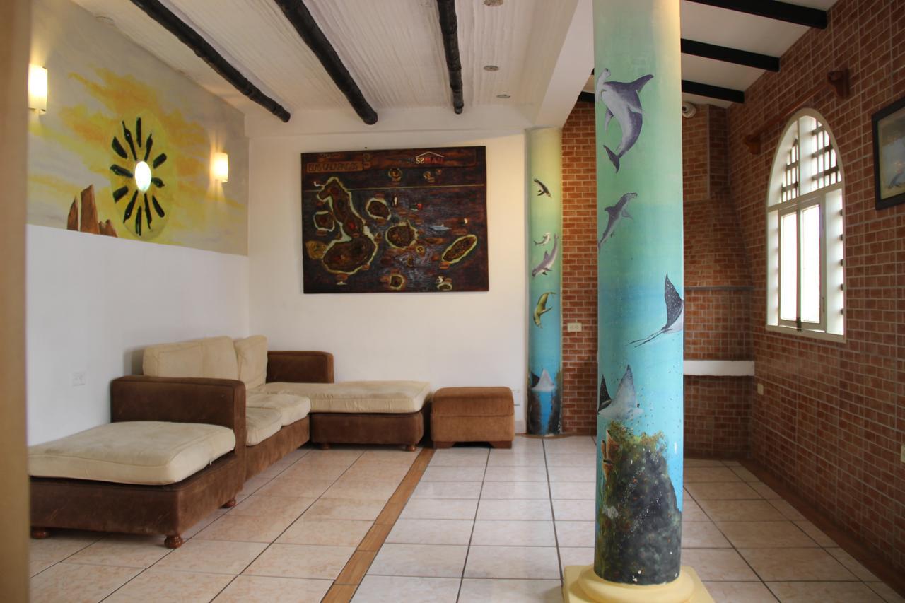 Hotel Crossman Puerto Ayora  Esterno foto