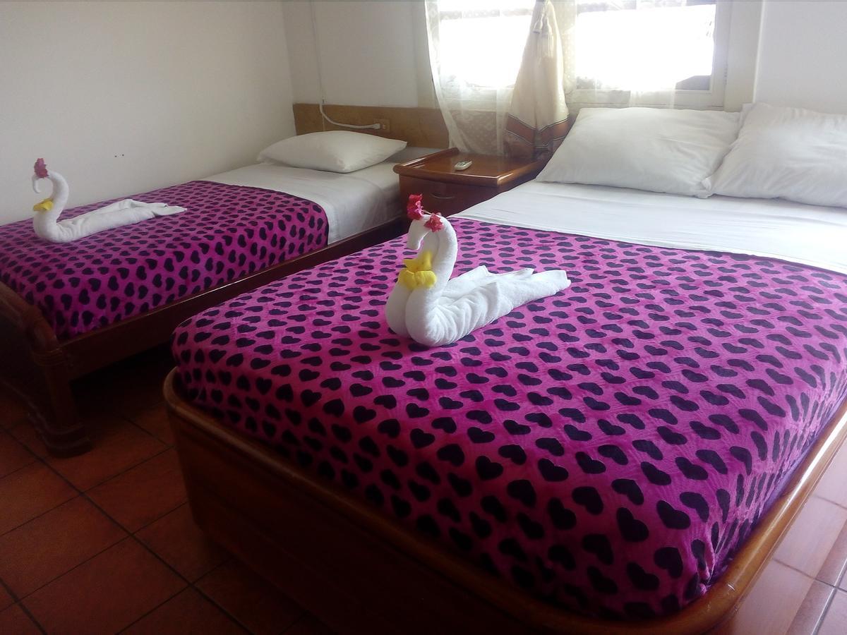 Hotel Crossman Puerto Ayora  Esterno foto