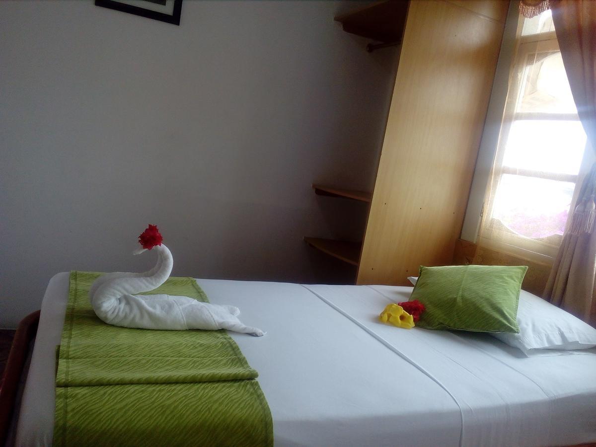 Hotel Crossman Puerto Ayora  Esterno foto
