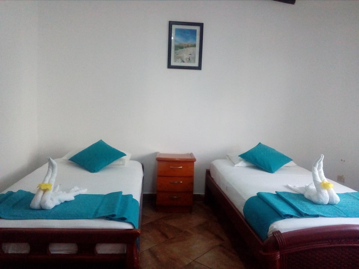 Hotel Crossman Puerto Ayora  Esterno foto