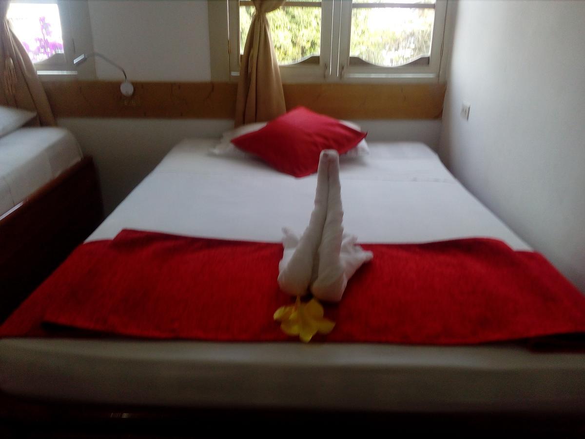 Hotel Crossman Puerto Ayora  Esterno foto