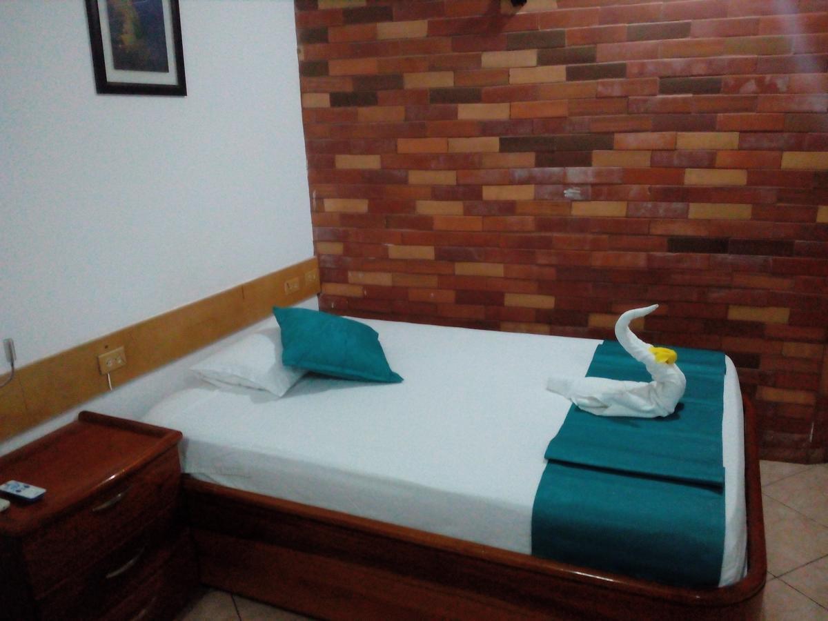 Hotel Crossman Puerto Ayora  Esterno foto
